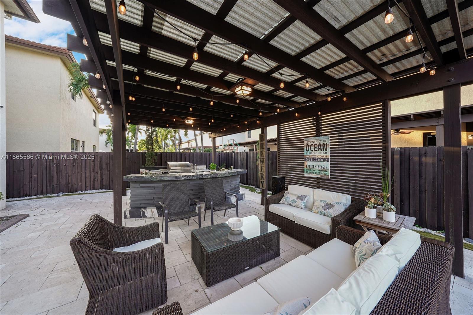 DORAL BREEZE - Residential