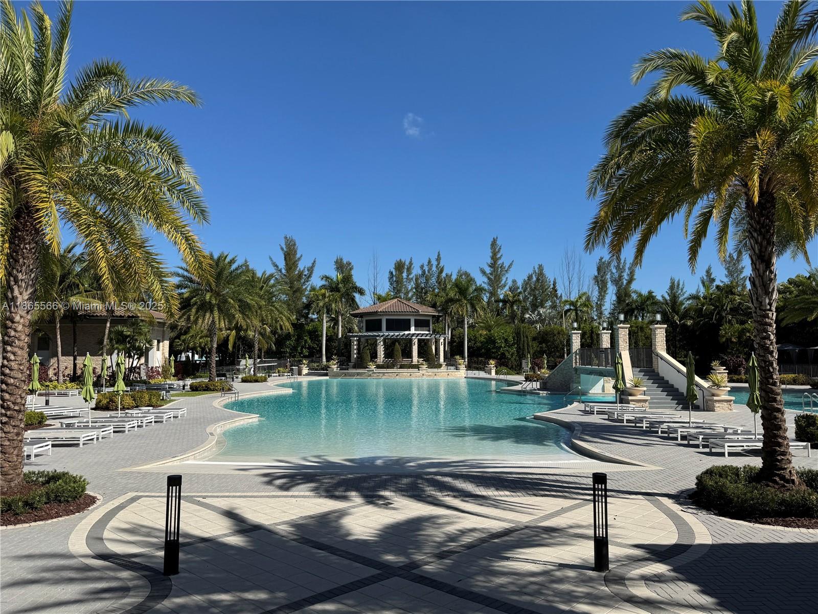 DORAL BREEZE - Residential