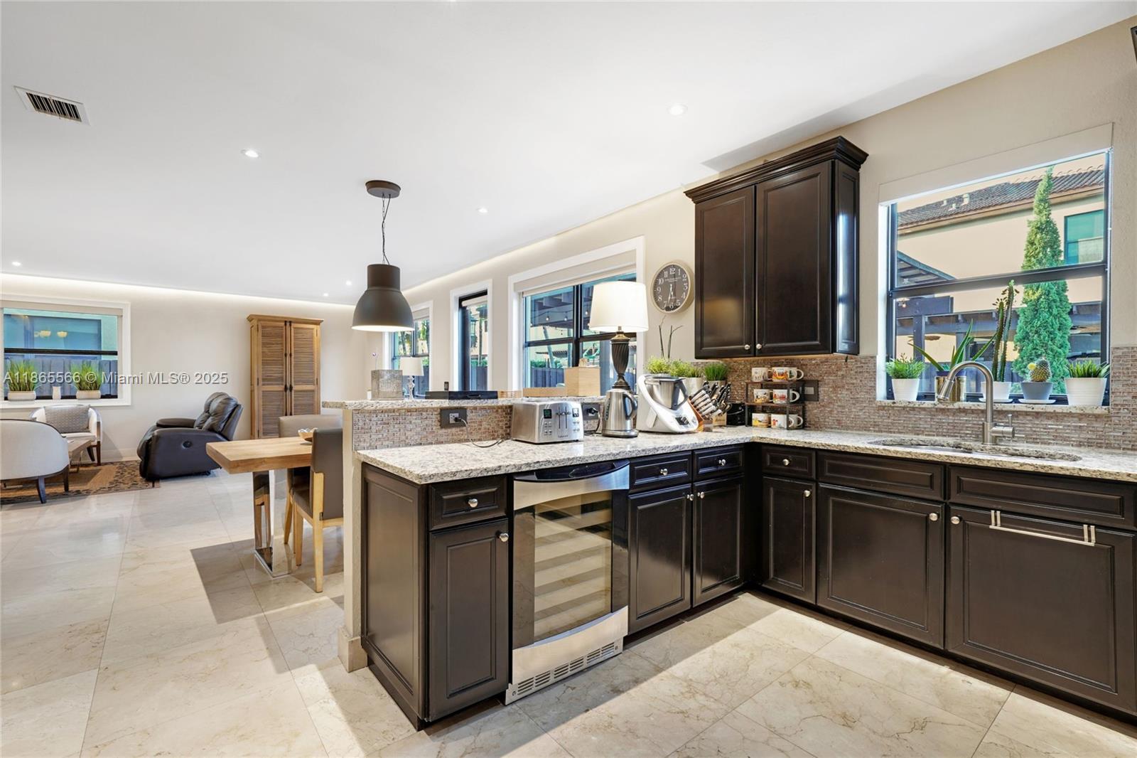 DORAL BREEZE - Residential