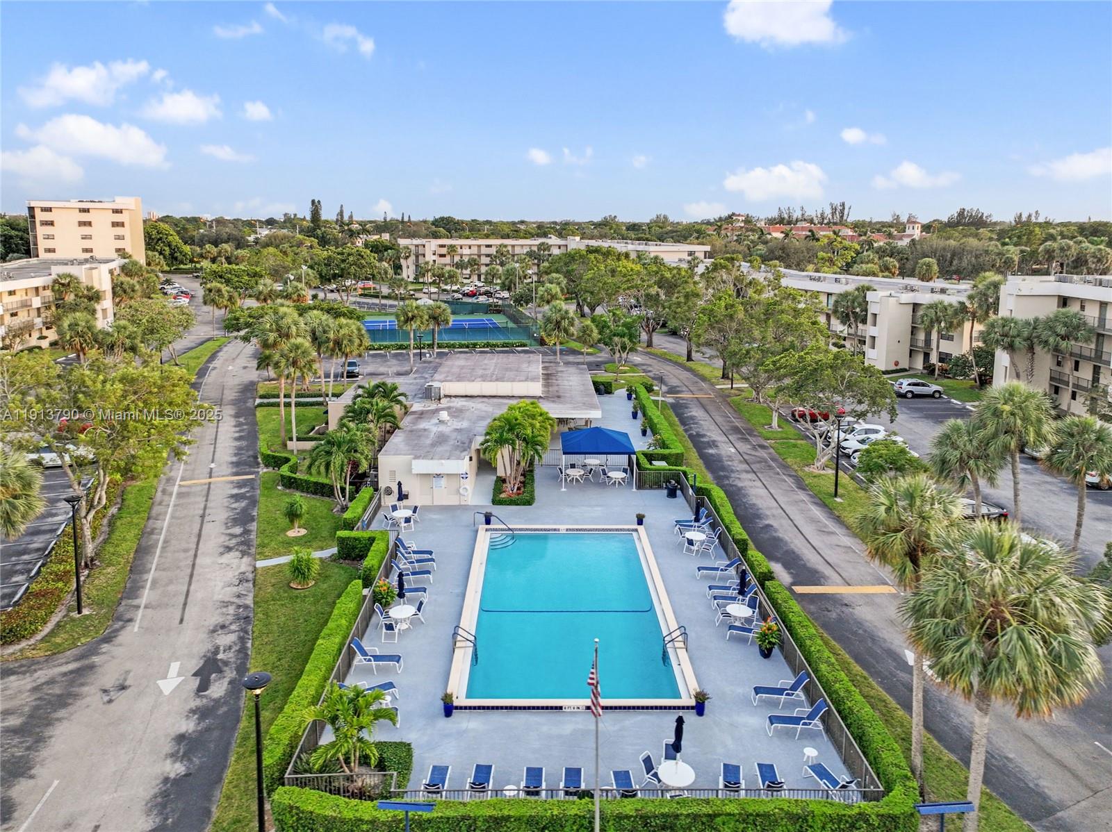 DEER CREEK COUNTRY CLUB - Residential