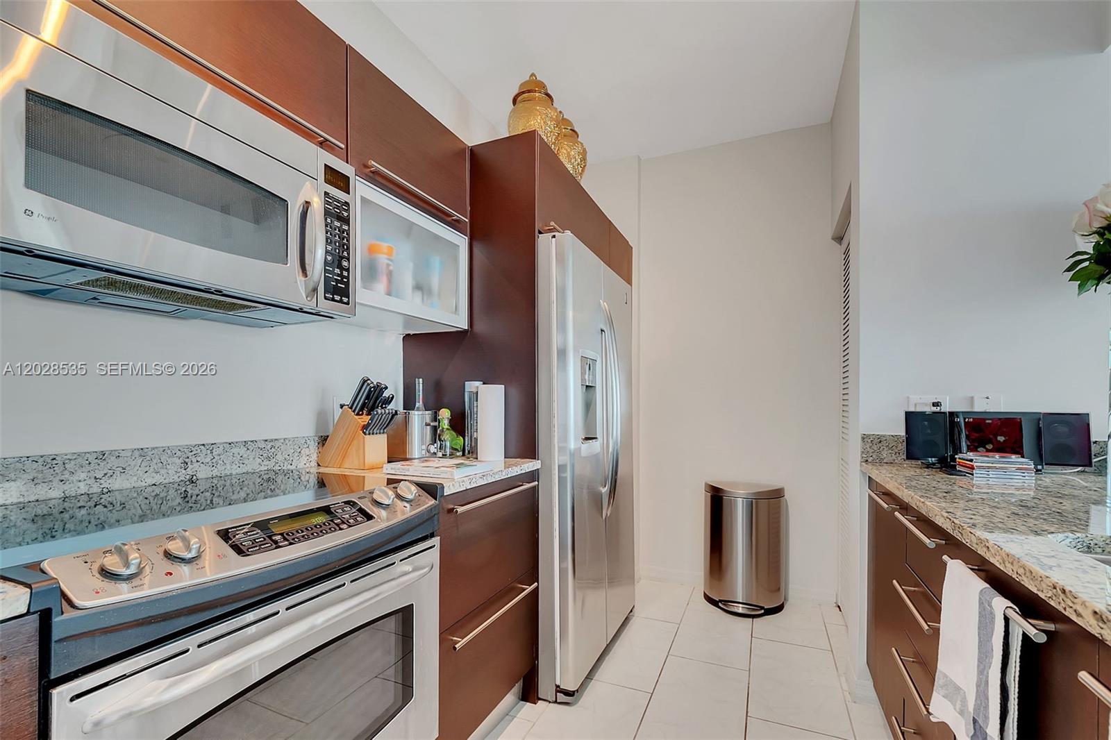 951 Brickell Ave 2406