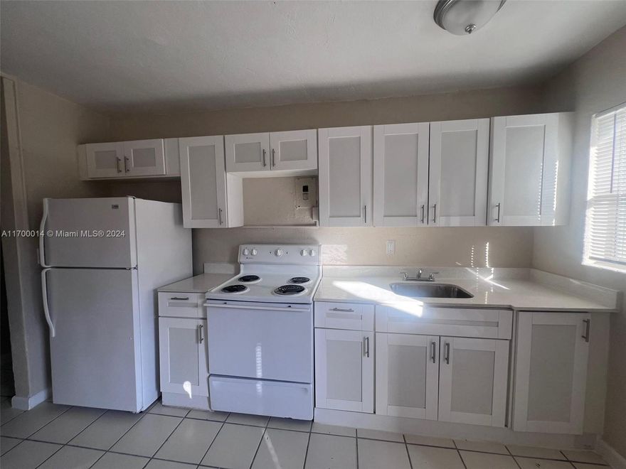 Move-In Special 1 Month FREE Rent! Looking for the perfect place to call home? Welcome to this pet friendly community. This spacious 1/1 apartment has a brand new kitchen with shaker cabinets and quartz countertops, located next to the park, enjoy the serene outdoor space right at your doorstep. Plus, you're only a 10-minute drive from the beach. Apartment complex is well-maintained and managed. Move-In Special: 1 Month FREE Rent, pay only 1st months rent and 1 month security to move in, no pet deposit required for your furry friends! Laundry on site.  Don't miss out on this incredible deal perfect for renters looking to save while settling into their new space. Call Maggie today to schedule a tour!