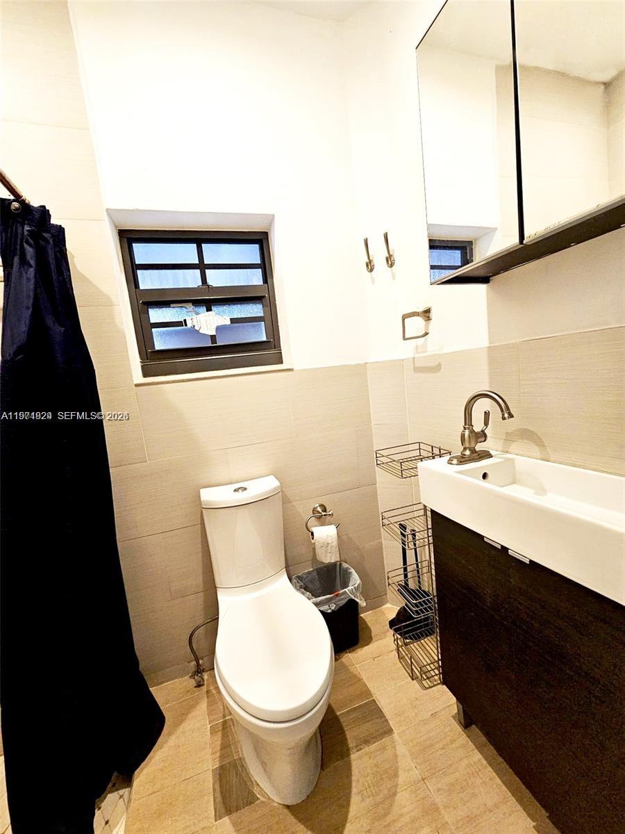 CORAL GABLES SEC E - Residential Lease