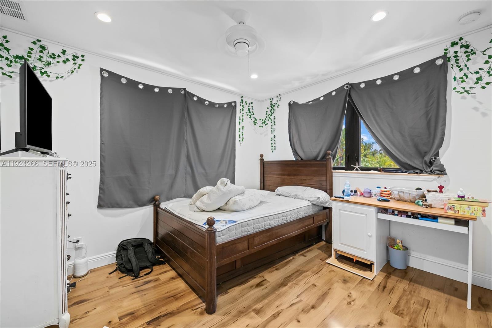 IMPERIAL POINT - Residential