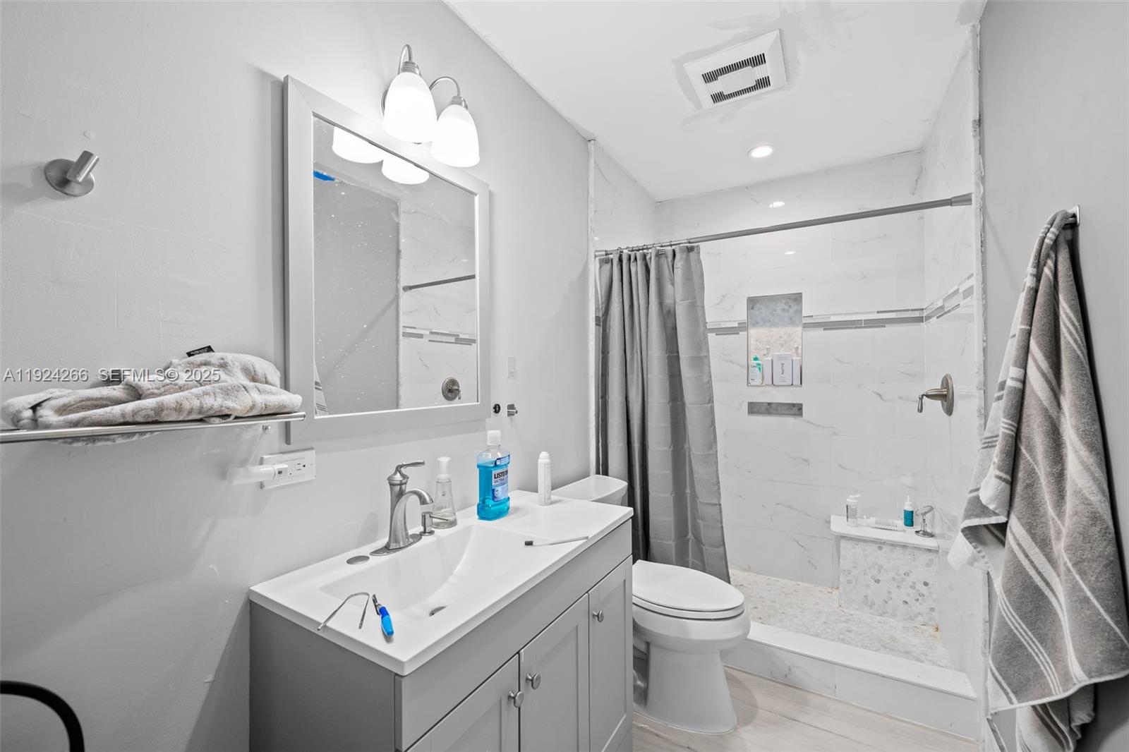 IMPERIAL POINT - Residential