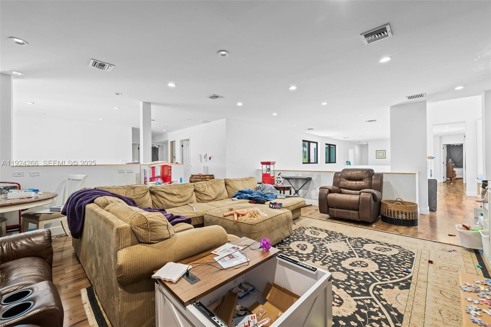 IMPERIAL POINT - Residential