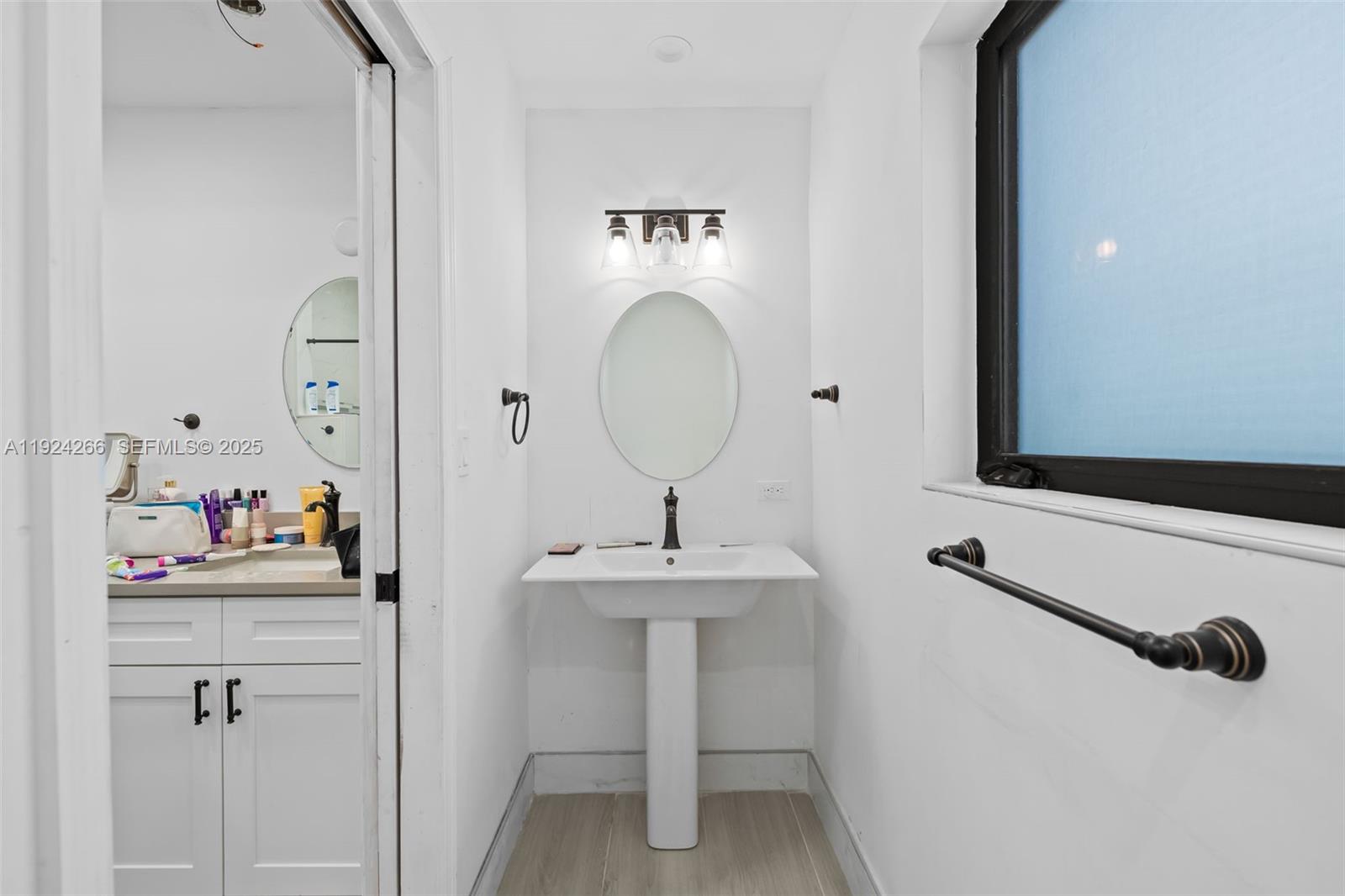 IMPERIAL POINT - Residential