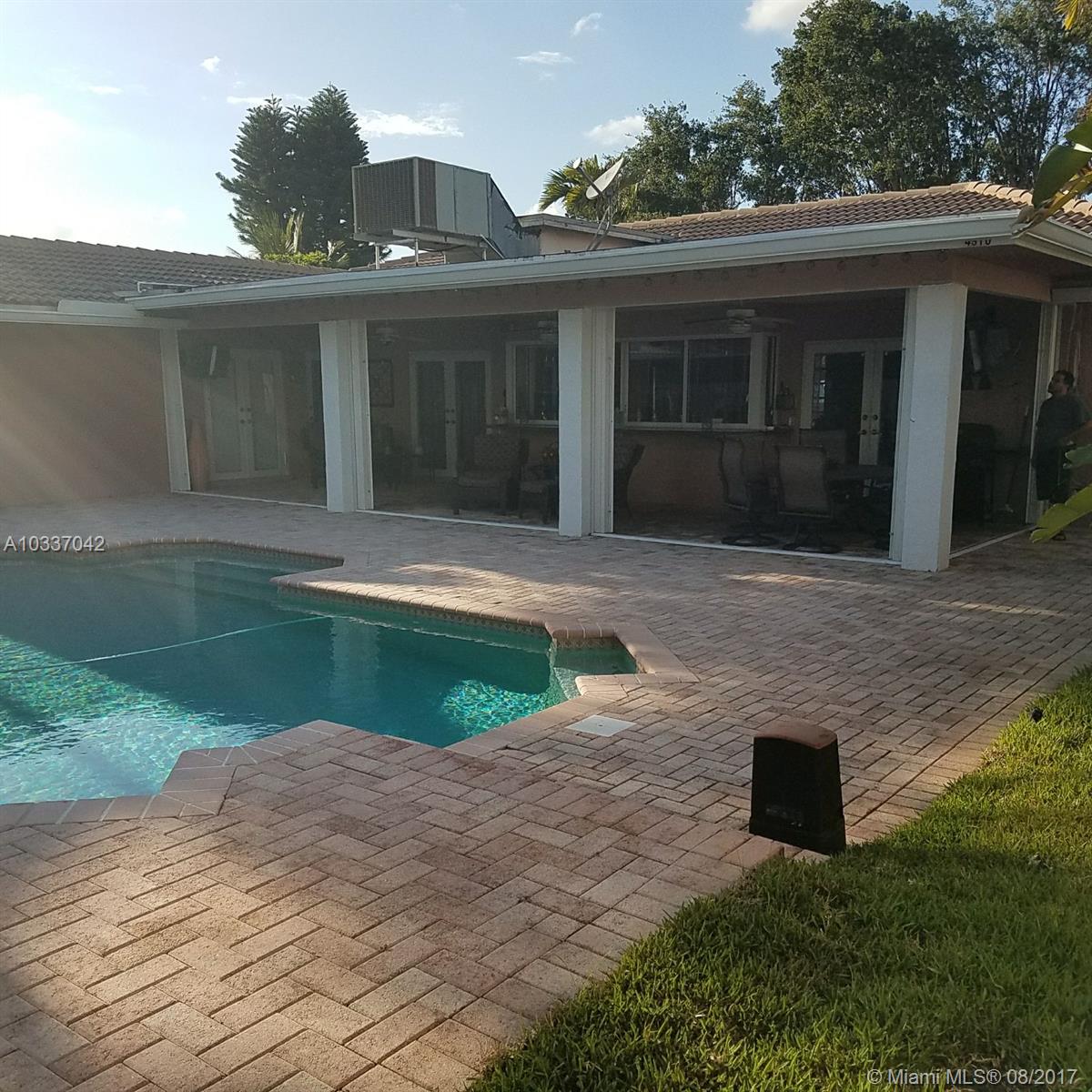 HOLLYWOOD HILLS 1965 - Residential