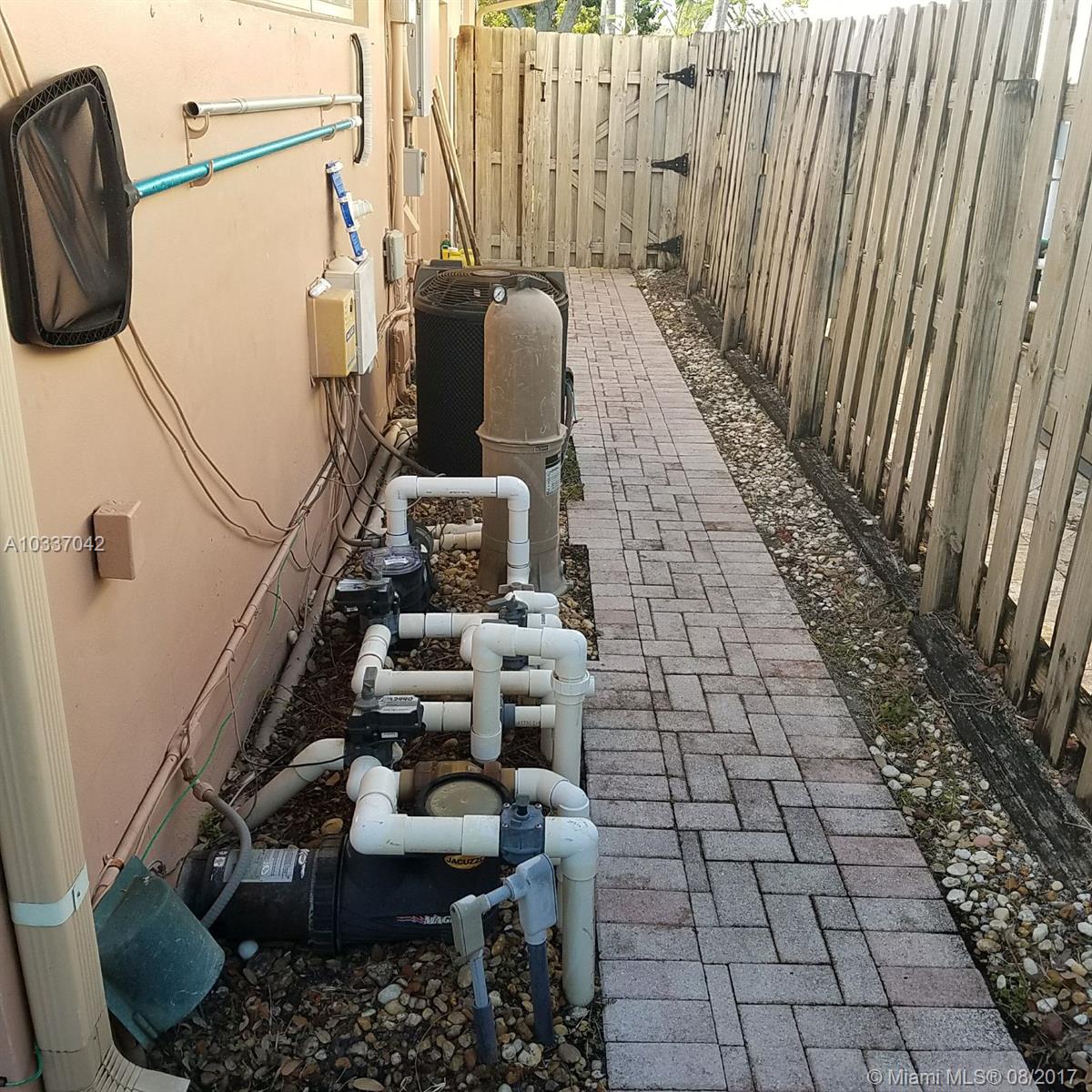 HOLLYWOOD HILLS 1965 - Residential