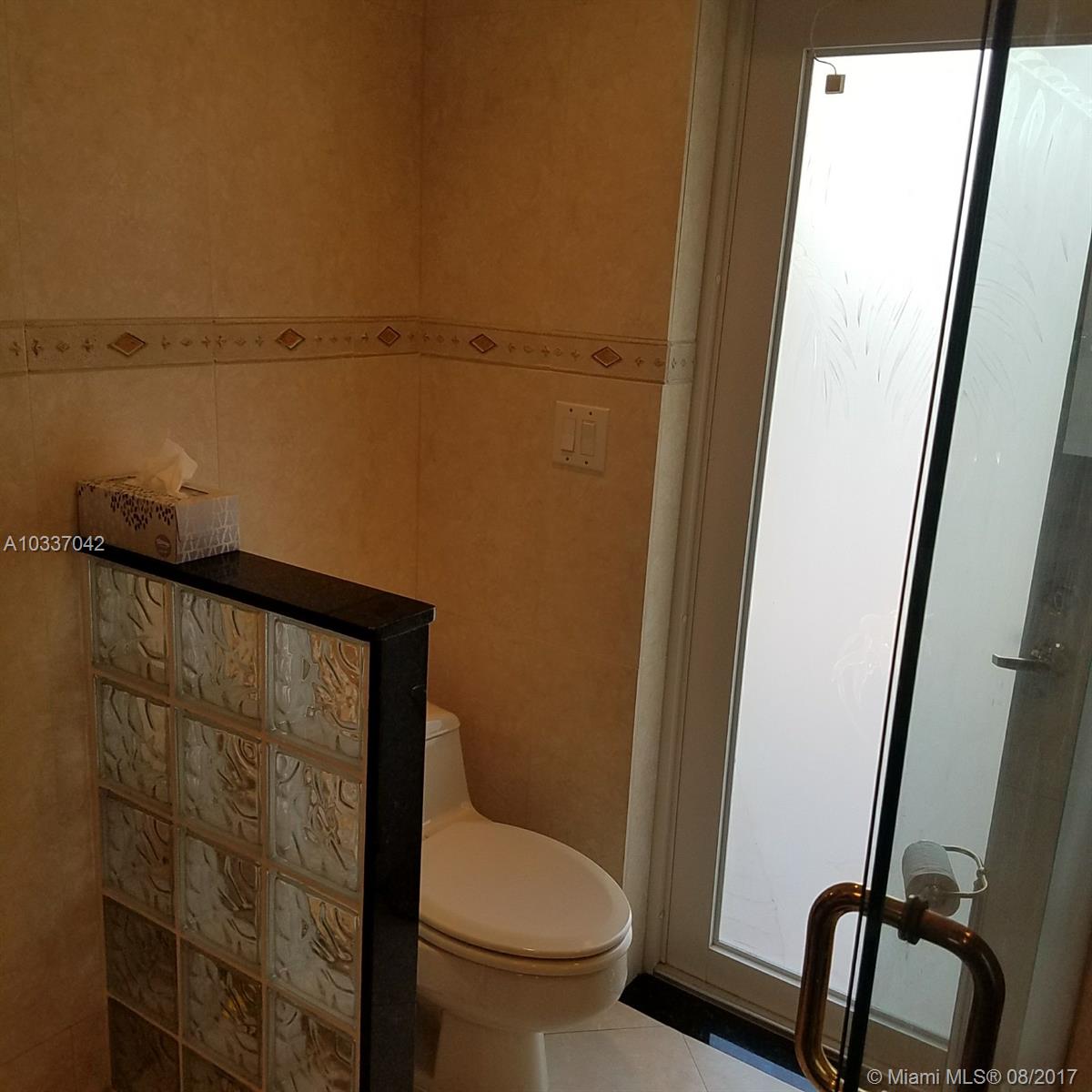 HOLLYWOOD HILLS 1965 - Residential