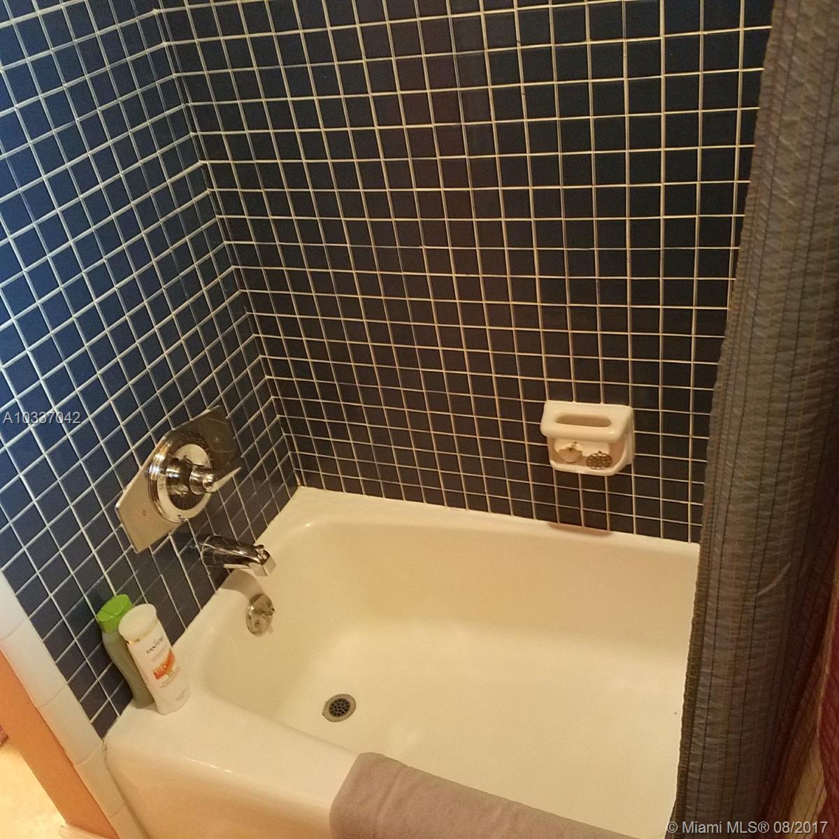 HOLLYWOOD HILLS 1965 - Residential