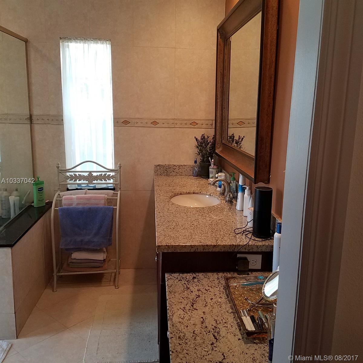 HOLLYWOOD HILLS 1965 - Residential