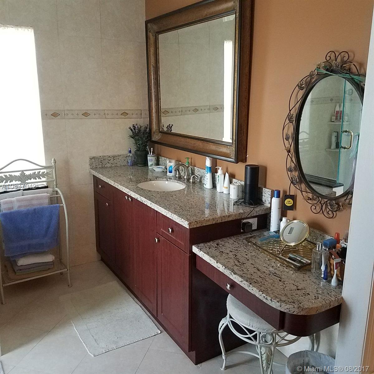 HOLLYWOOD HILLS 1965 - Residential