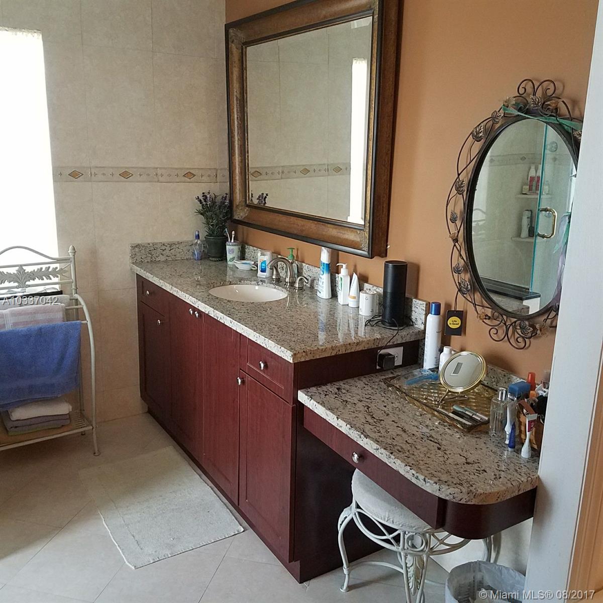 HOLLYWOOD HILLS 1965 - Residential