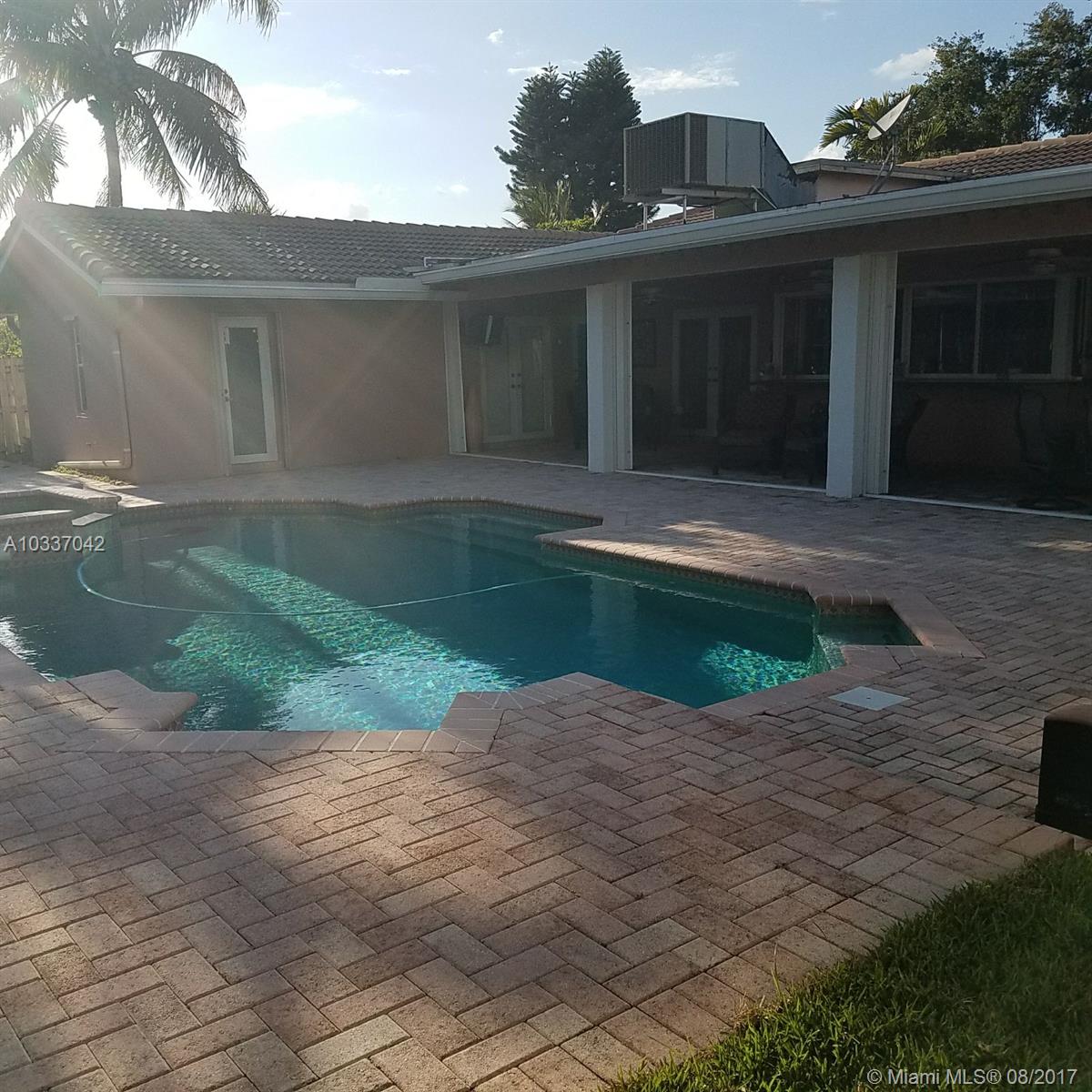 HOLLYWOOD HILLS 1965 - Residential