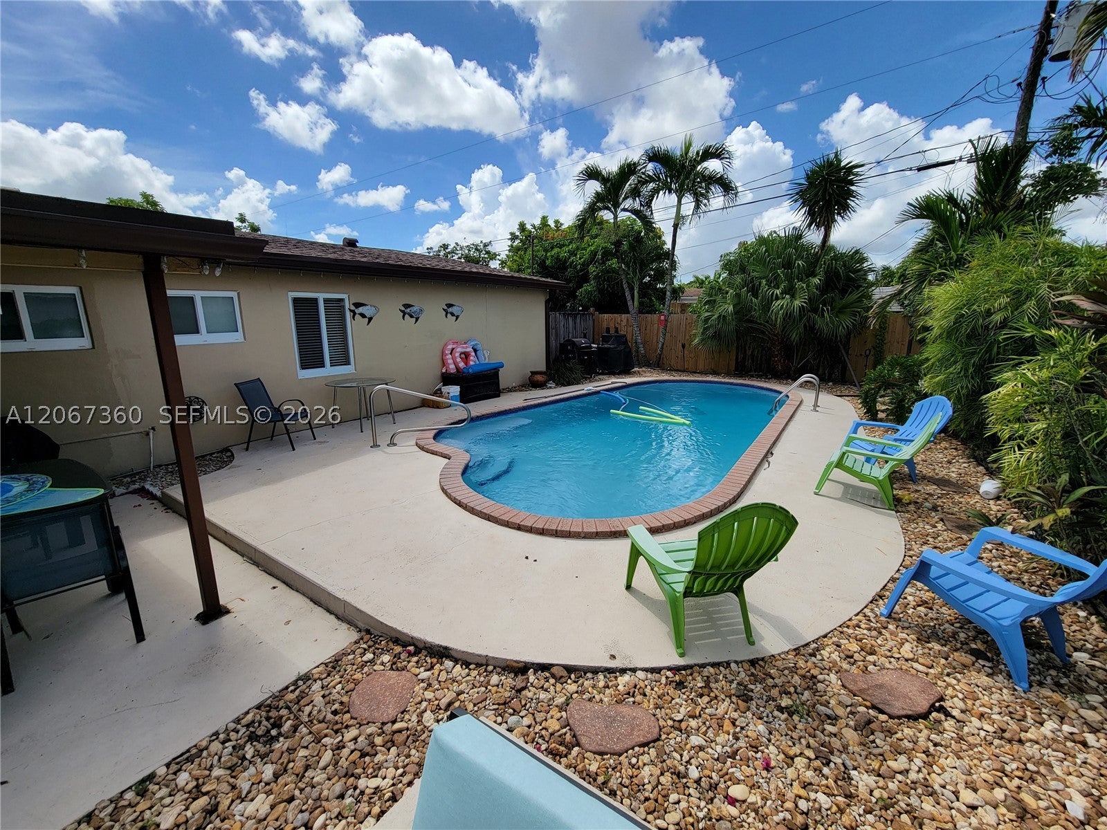 1316 W 61st Pl