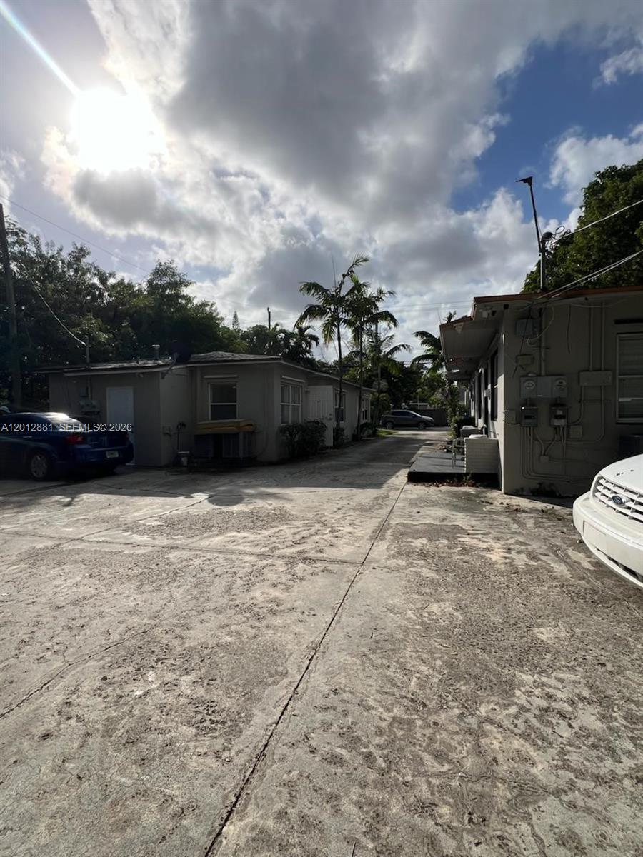 HOLLYWOOD LAWNS - Residential Income