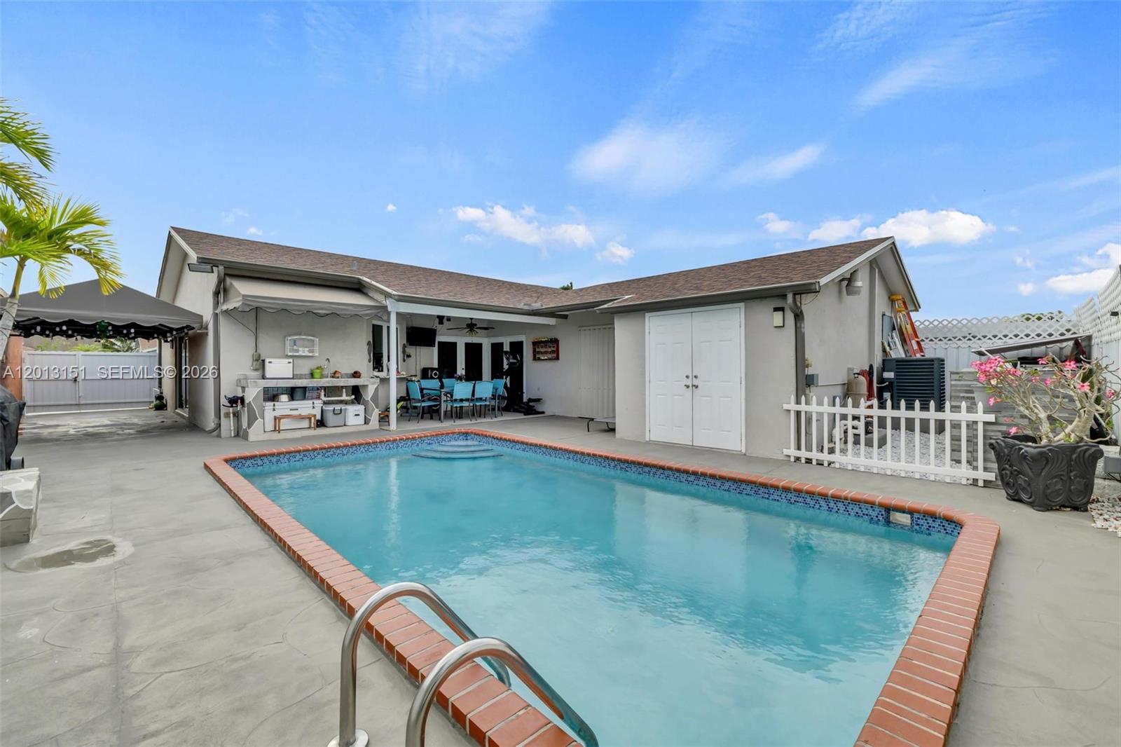 SOUTH MIAMI LAKES - Residential