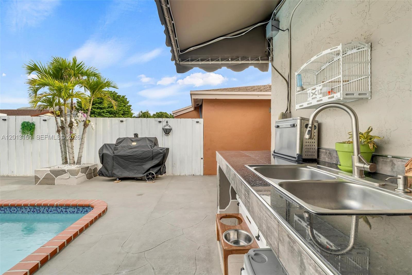 SOUTH MIAMI LAKES - Residential