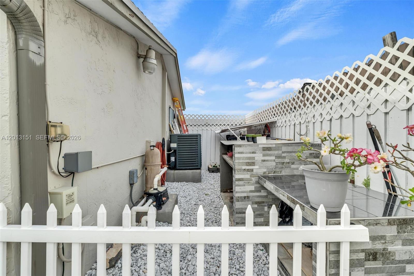 SOUTH MIAMI LAKES - Residential