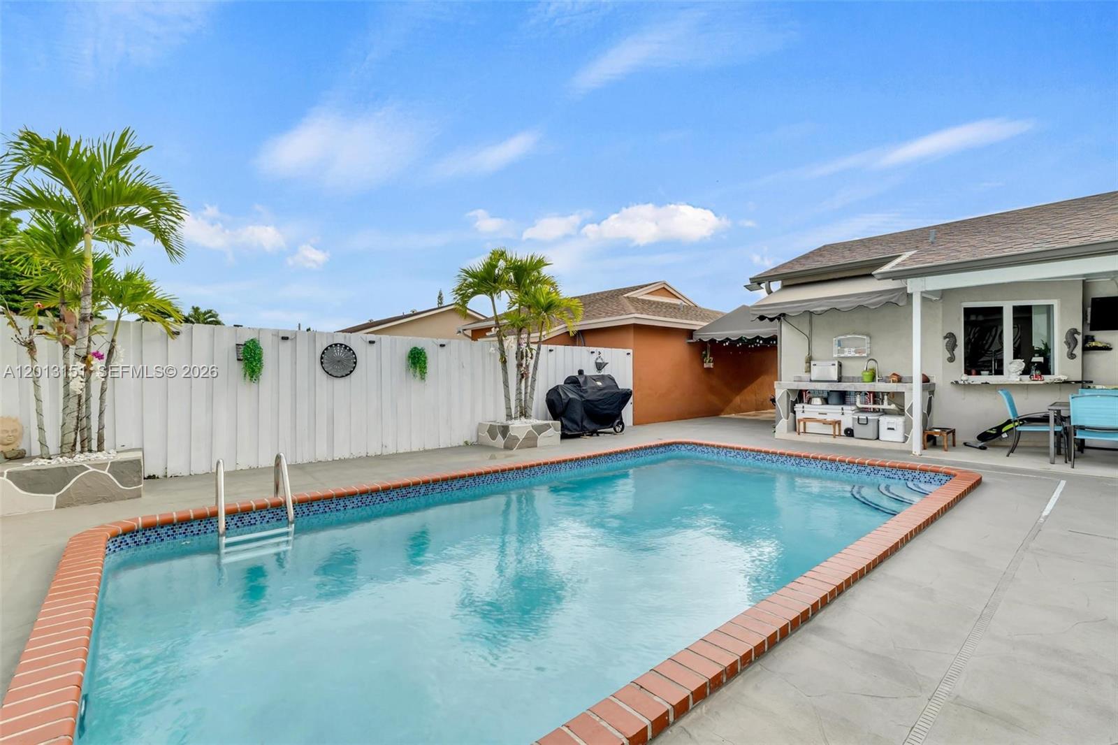 SOUTH MIAMI LAKES - Residential