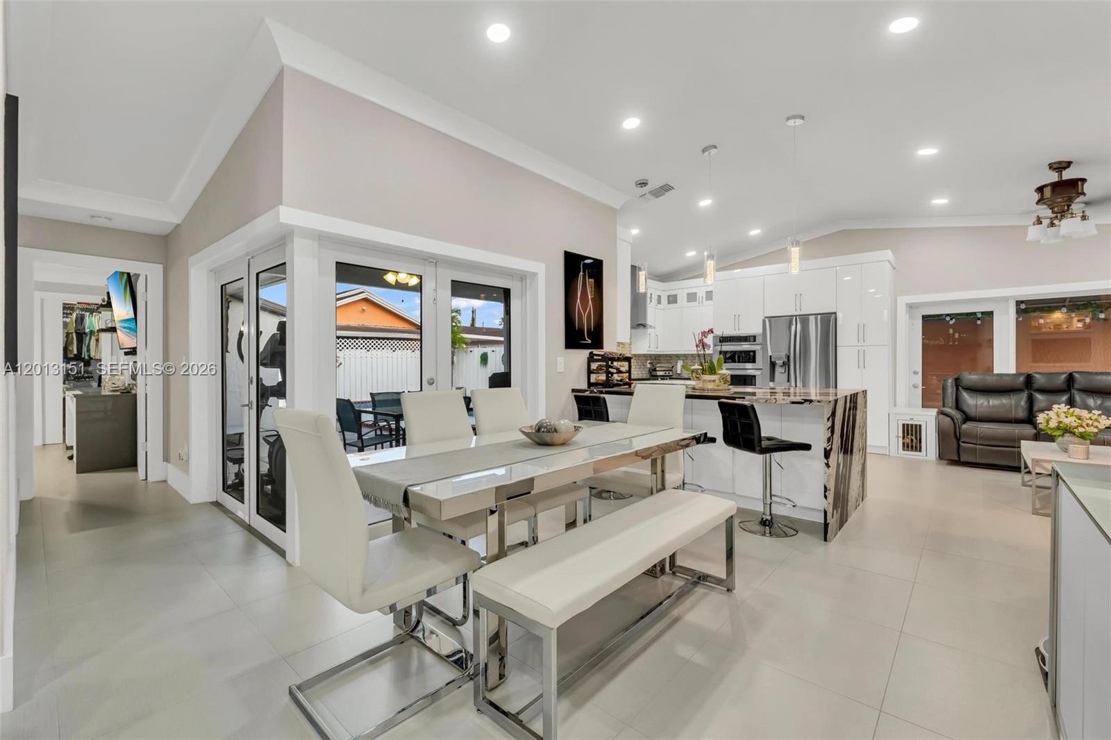 SOUTH MIAMI LAKES - Residential
