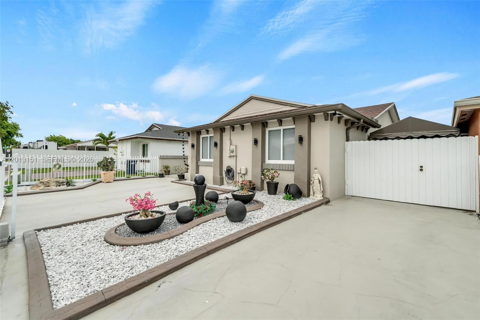SOUTH MIAMI LAKES - Residential