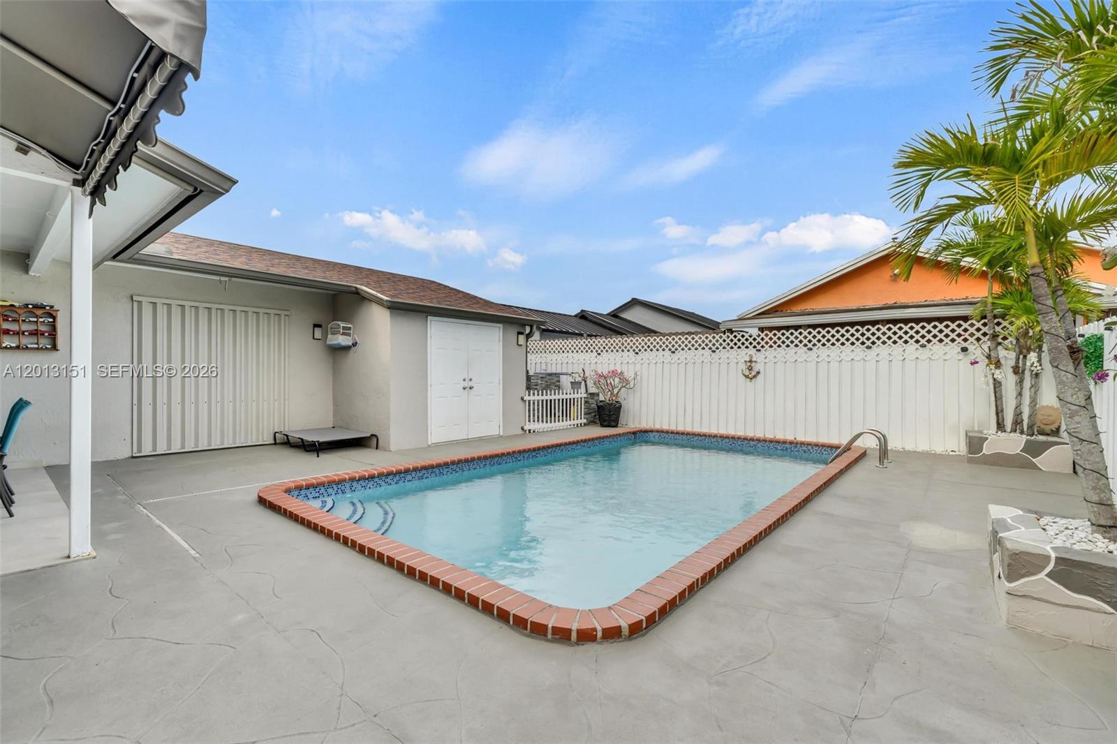 SOUTH MIAMI LAKES - Residential