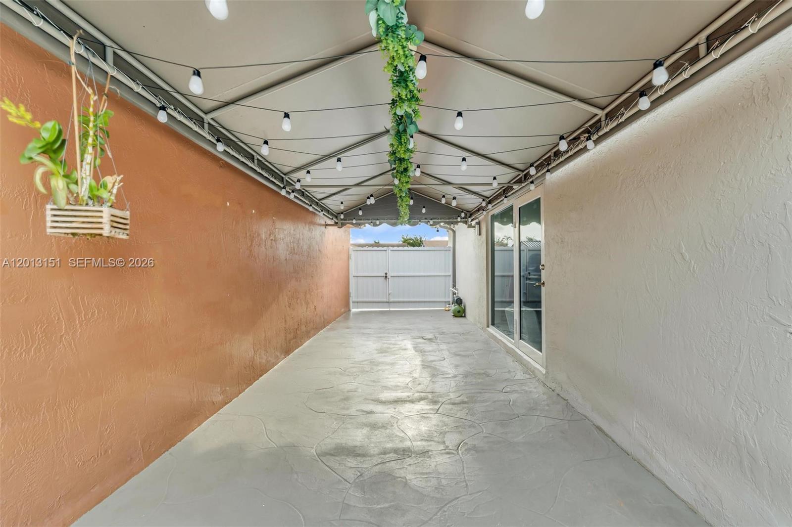 SOUTH MIAMI LAKES - Residential