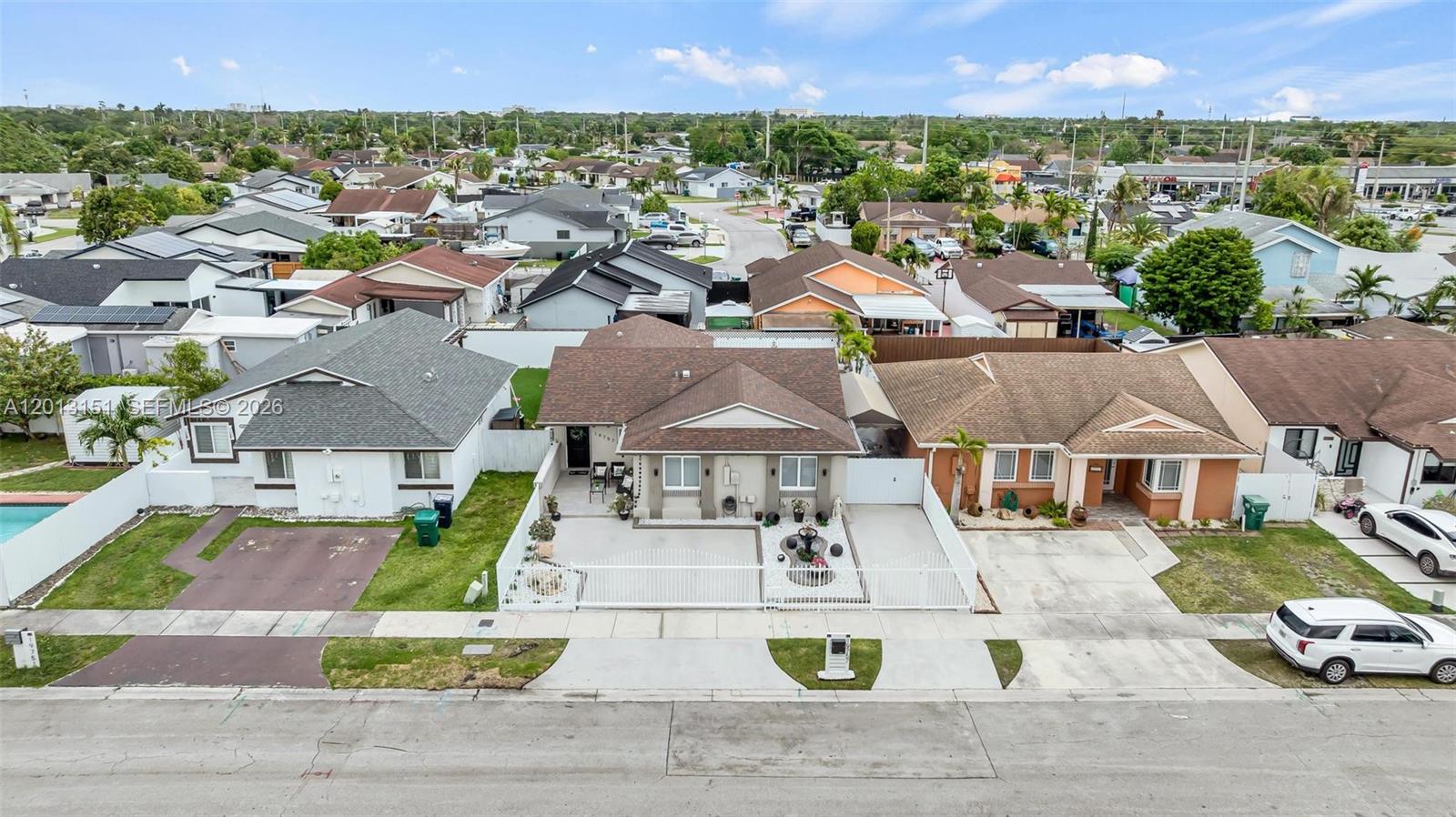 SOUTH MIAMI LAKES - Residential