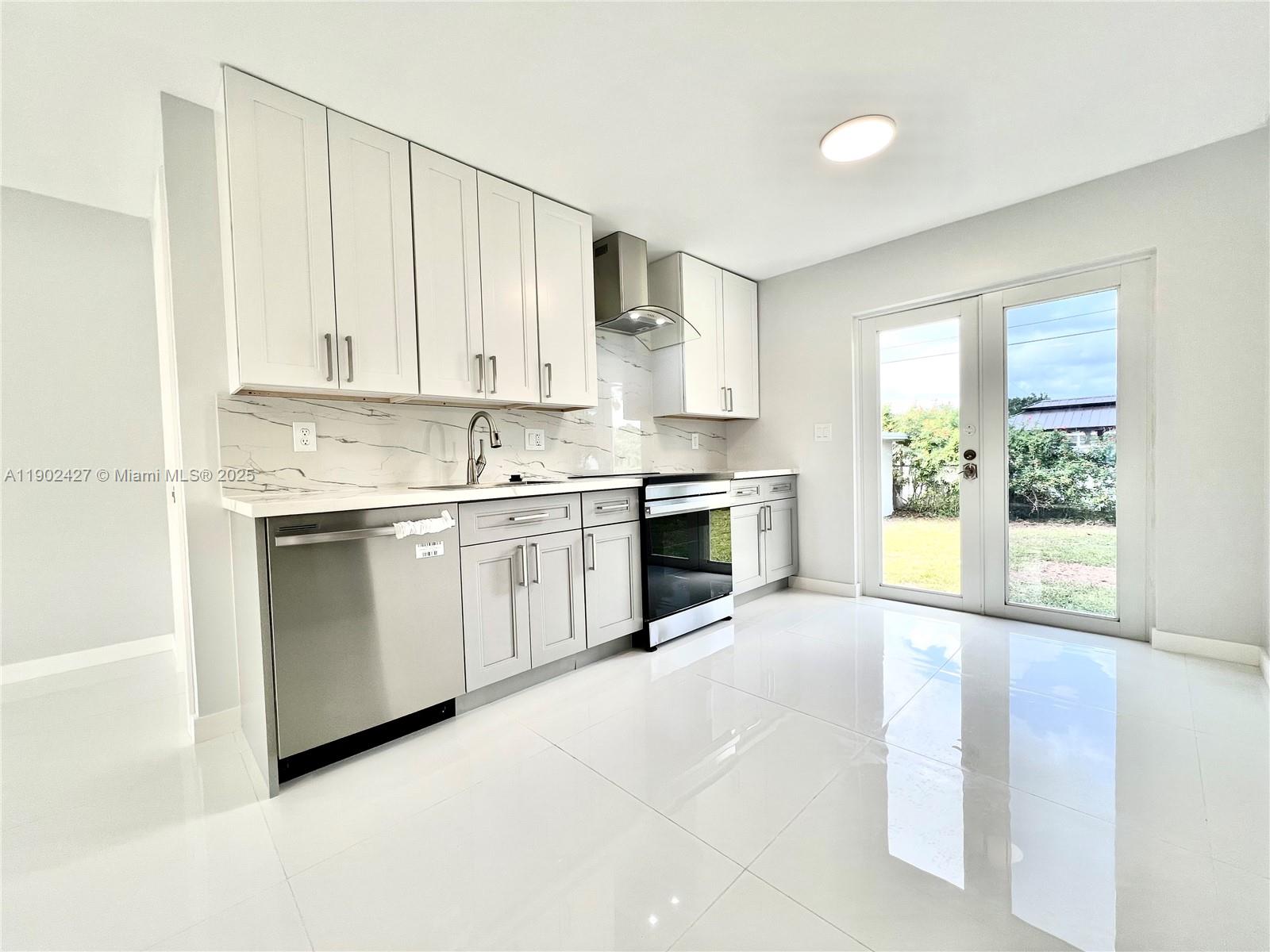 HOLLYWOOD HEIGHTS ESTATES - Residential