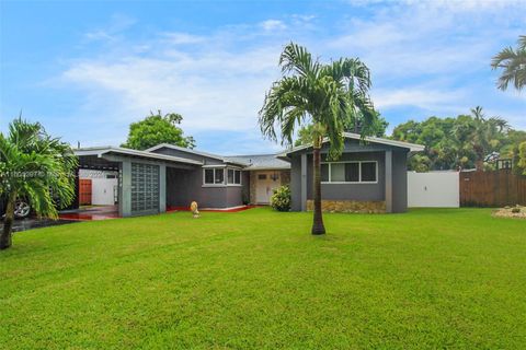 Single Family Residence in Pembroke Pines FL 6620 7th St St.jpg