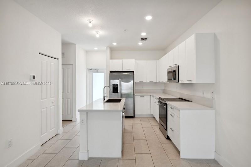 DOWNTOWN DORAL SOUTH PHAS - Residential