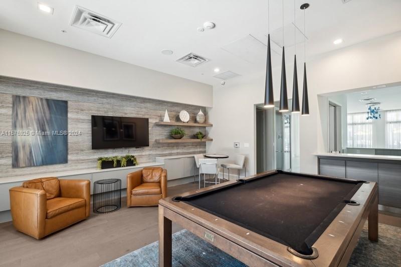 DOWNTOWN DORAL SOUTH PHAS - Residential