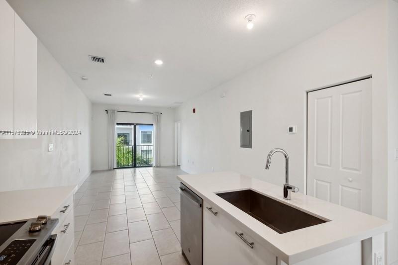 DOWNTOWN DORAL SOUTH PHAS - Residential