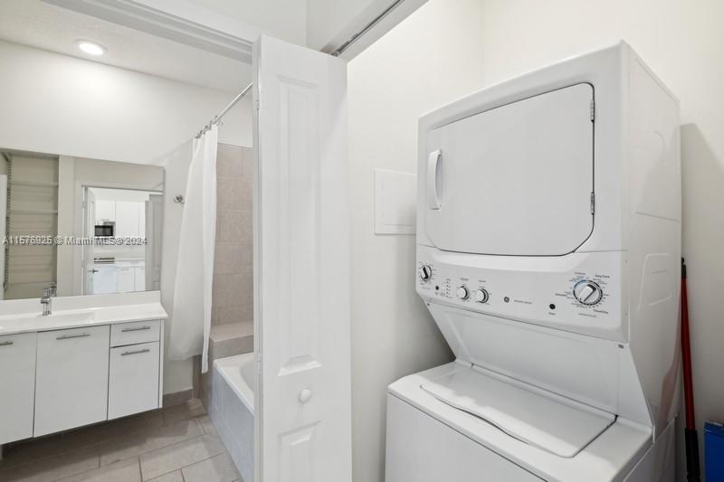 DOWNTOWN DORAL SOUTH PHAS - Residential