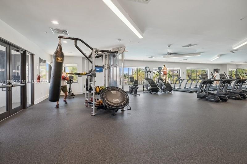 DOWNTOWN DORAL SOUTH PHAS - Residential