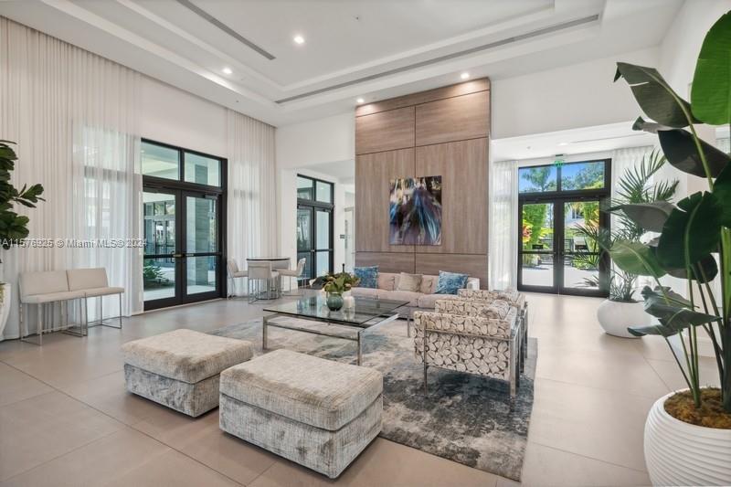 DOWNTOWN DORAL SOUTH PHAS - Residential