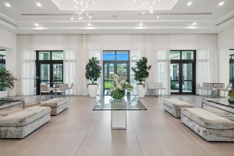 DOWNTOWN DORAL SOUTH PHAS - Residential