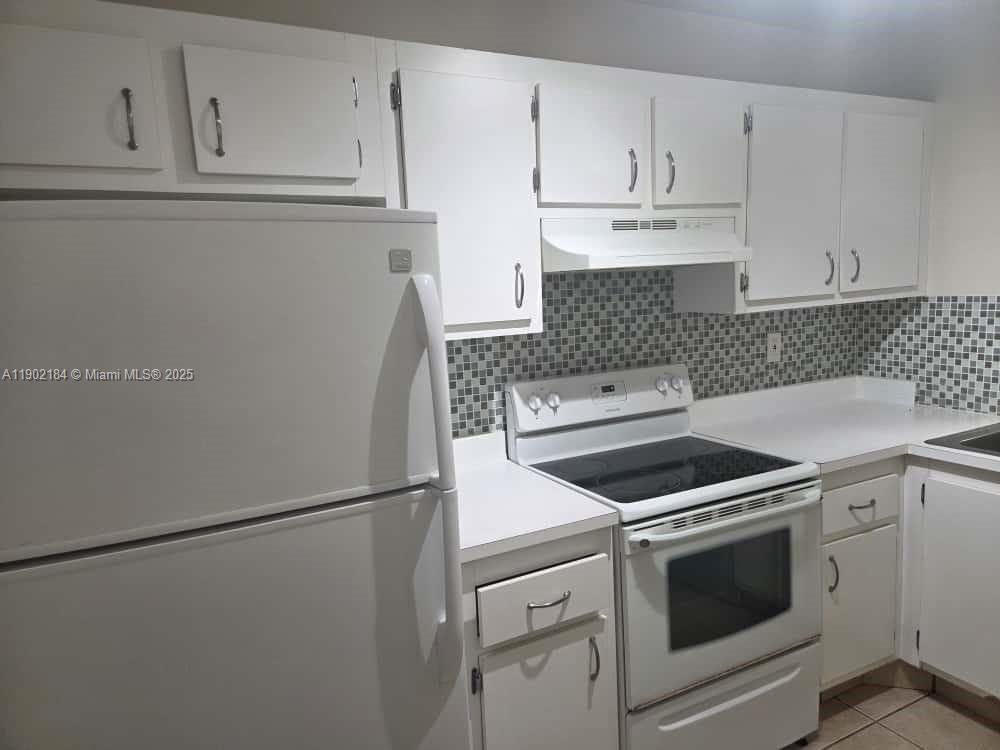 CYPRESS AT WOODMONT III - Residential Lease