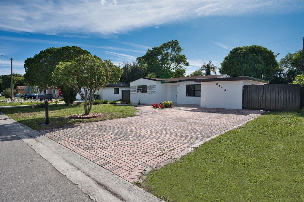 Photo of 6424 SW 20th St, Miramar, FL 33023 (MLS # A11984931)