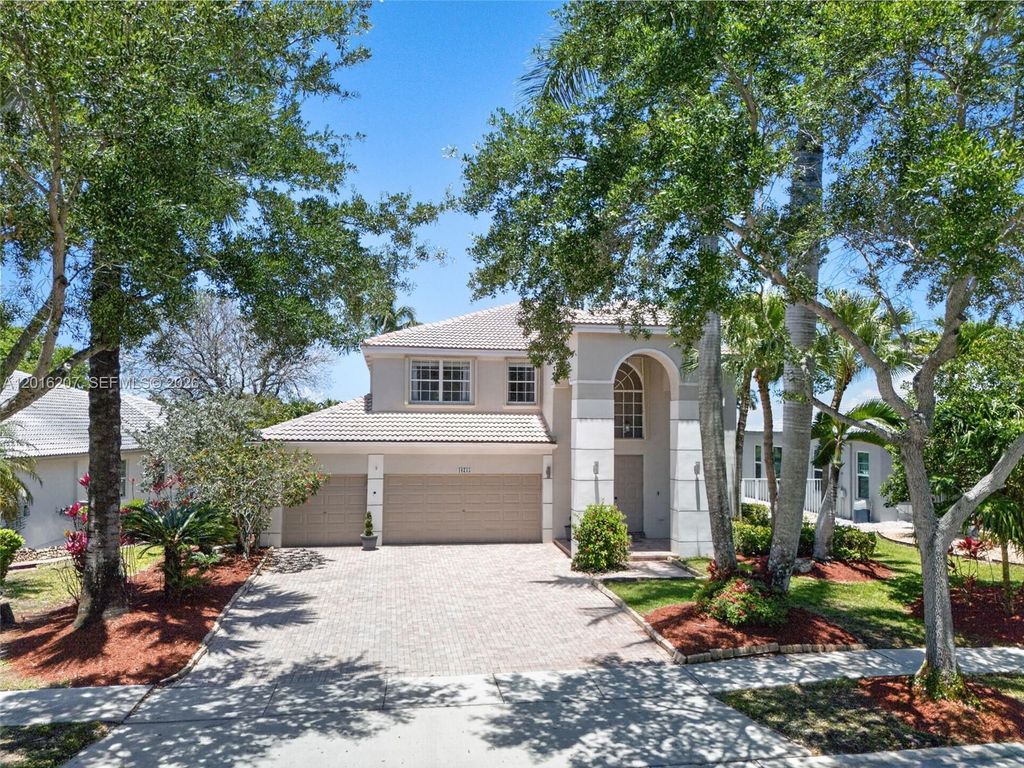 Photo of 16735 NW 11th Street, Pembroke Pines, FL 33028 (MLS # A12016207)