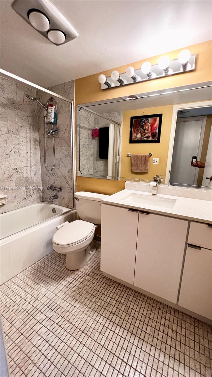 HOLLYBROOK GOLF AND - Residential