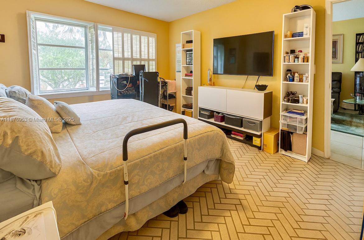 HOLLYBROOK GOLF AND - Residential