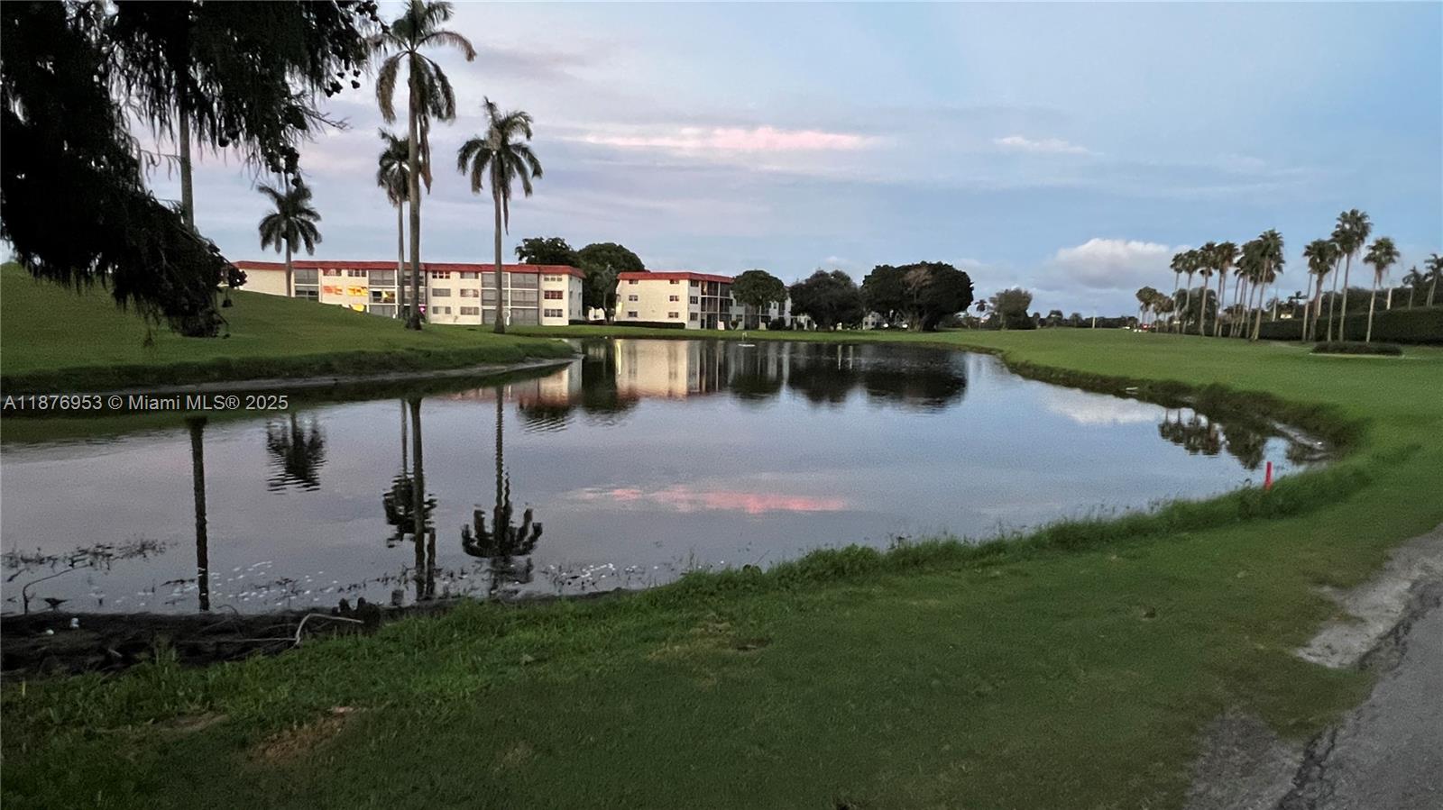 HOLLYBROOK GOLF AND - Residential