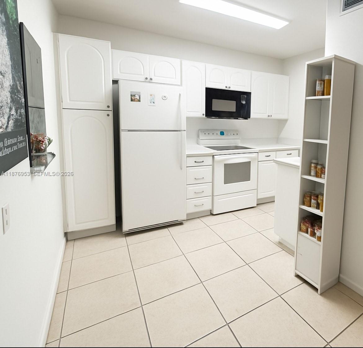 HOLLYBROOK GOLF AND - Residential