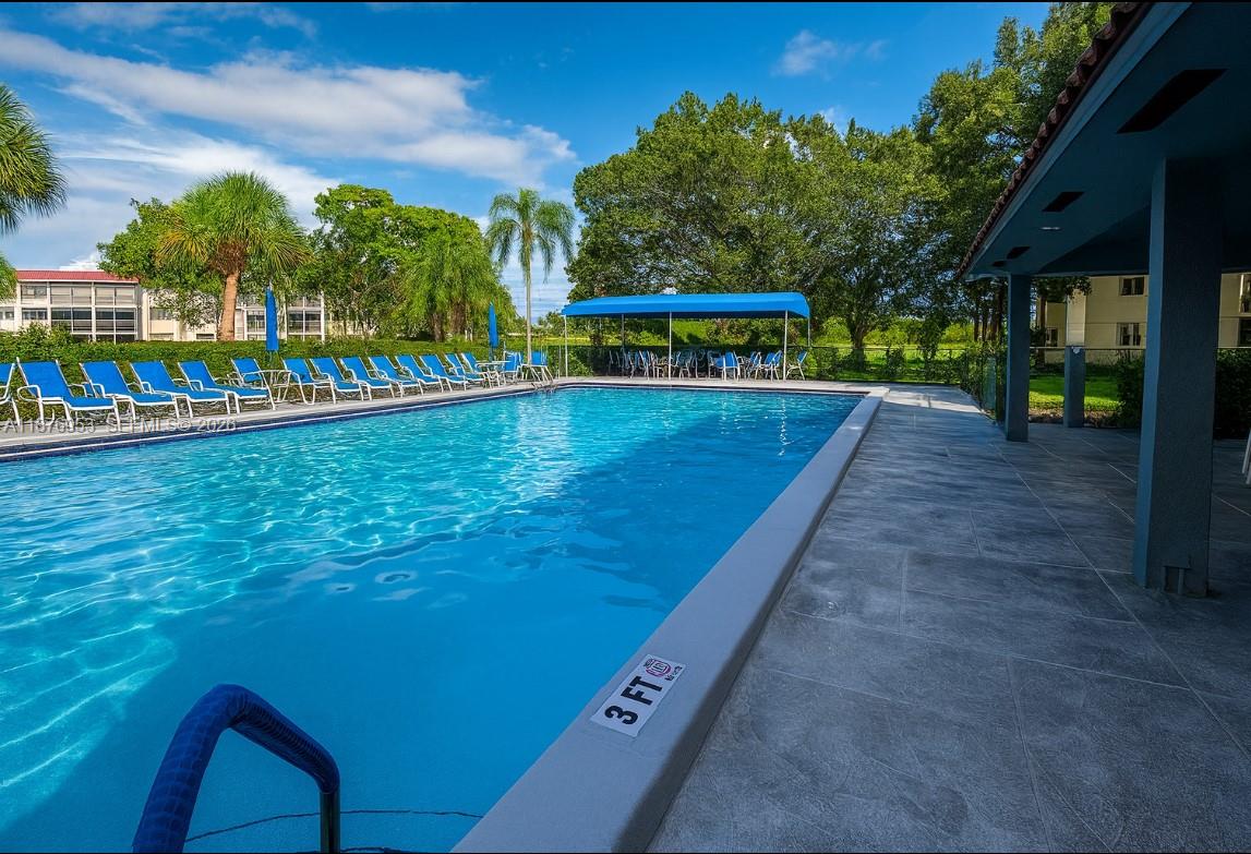HOLLYBROOK GOLF AND - Residential