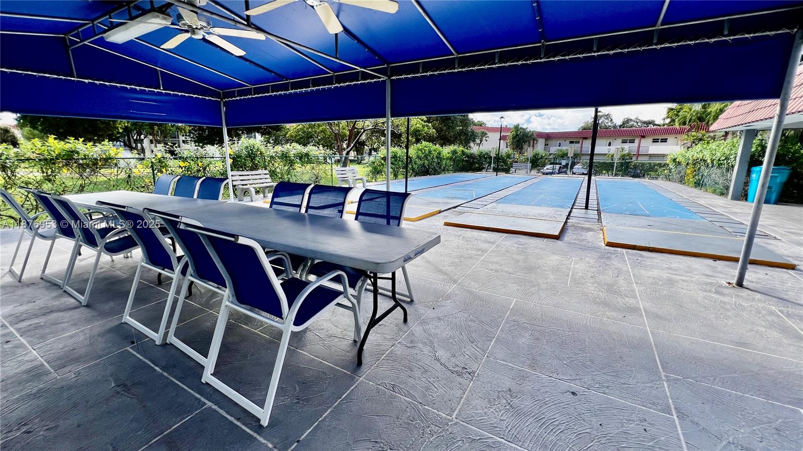 HOLLYBROOK GOLF AND - Residential