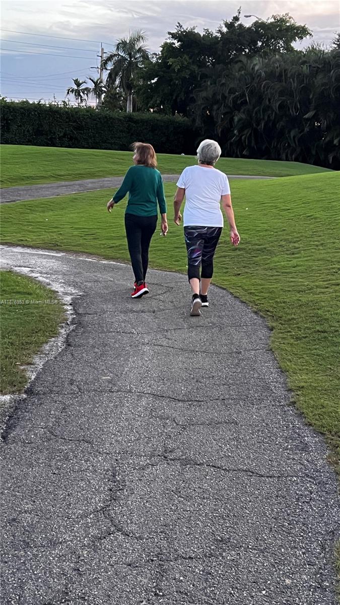 HOLLYBROOK GOLF AND - Residential