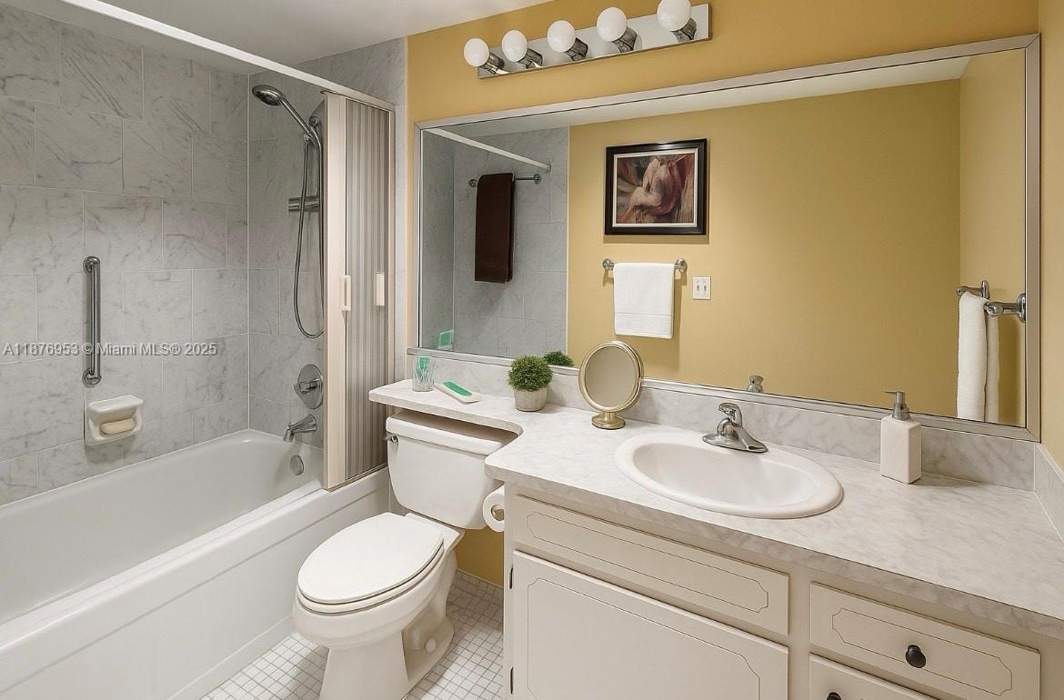 HOLLYBROOK GOLF AND - Residential